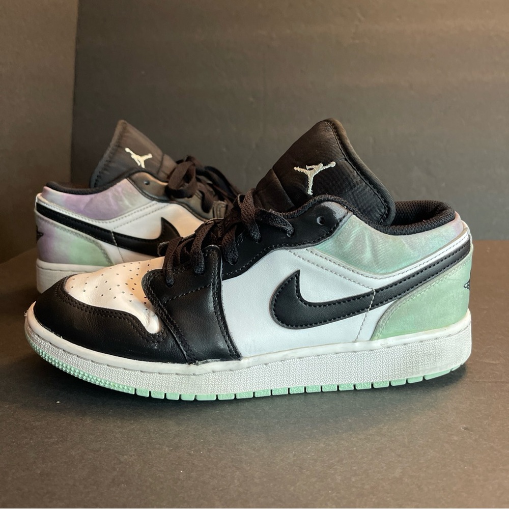 Size 6y (7.5W) - Air Jordan 1 SE Low Tie Dye